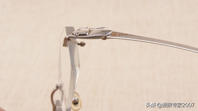 卡地亚眼镜珍贵材质系列,卡地亚眼镜金色的都是什么材质