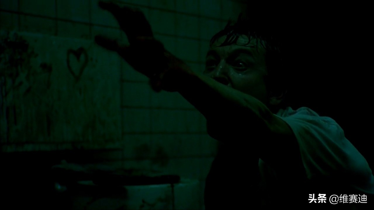 120万成本,全球收割1.03亿票房,《电锯惊魂》为何如此经典?