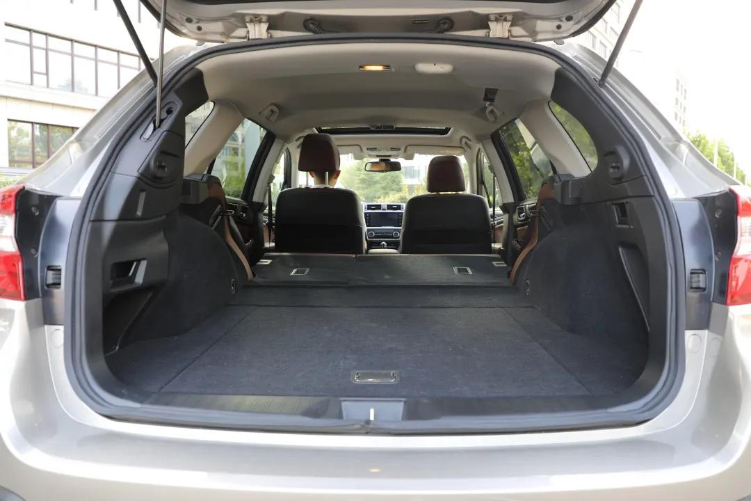 试驾斯巴鲁傲虎探越版,踢车帮最新款斯巴鲁傲虎试驾视频