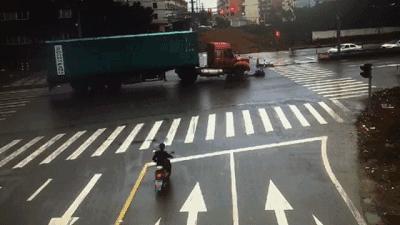 【关注】怎样才算闯红灯？！这三张图告诉你答案！