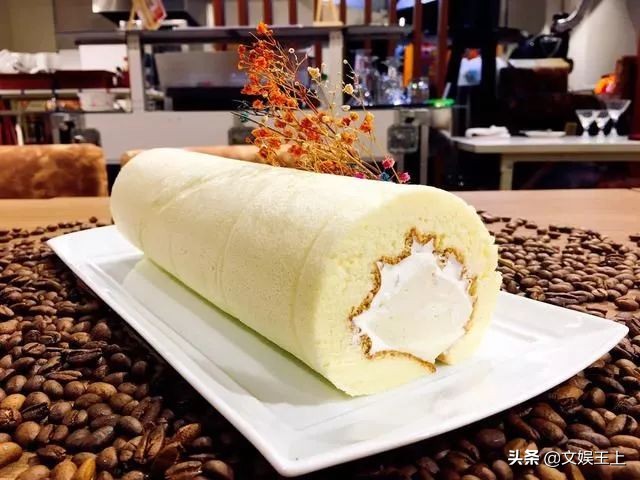 不用出门自己在家做蛋糕,不能出门就自己做了一个蛋糕