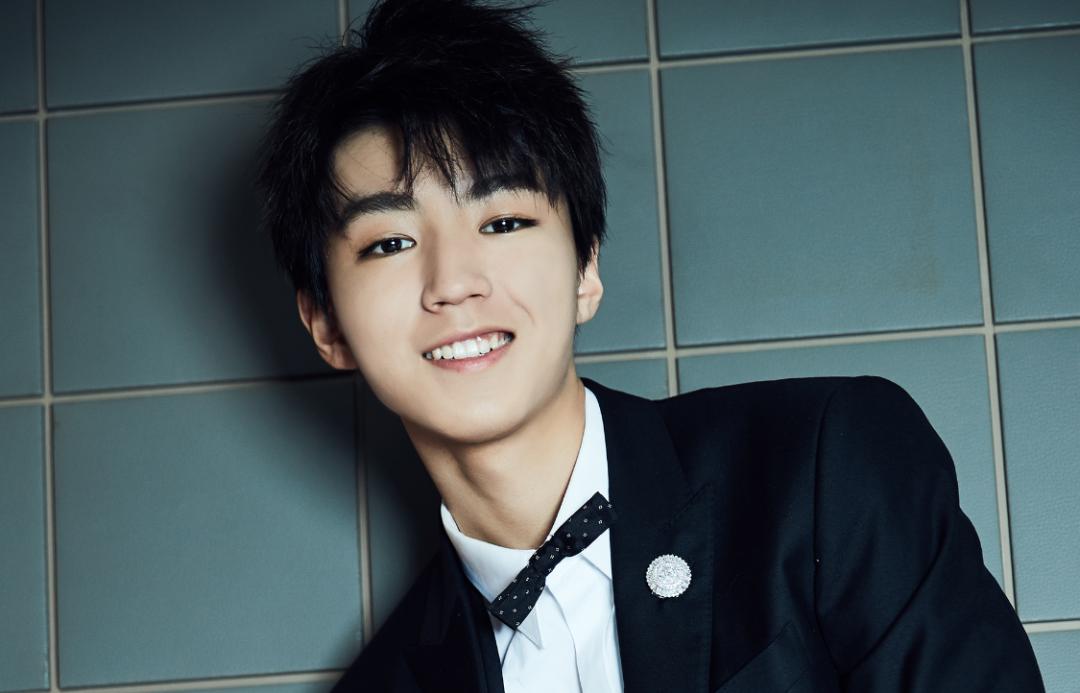 男生敷面膜似兵马俑,男生敷面膜室友乐翻称像兵马俑