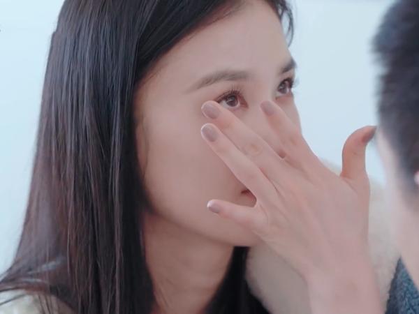 杨子流泪感谢黄圣依十年忍让,黄圣依在杨子面前落泪