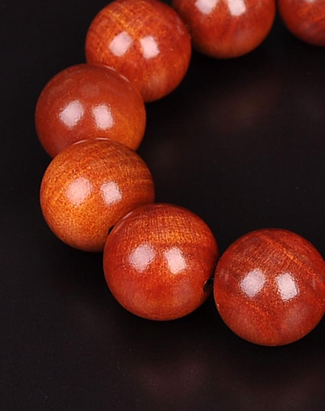 柏木手串盘玩用不用手套,沉香手串要盘玩多久可以包浆