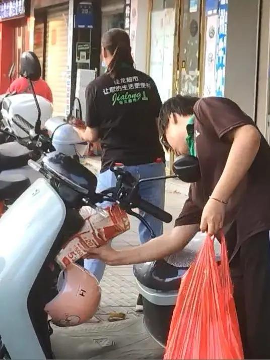 小车抄4遍摩托抄2遍!南安又有一批人因违停抄8113字条例