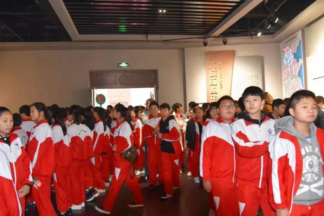 缅怀先烈不忘国耻：安徽淮北天一1300名学生赴台儿庄红色研学游