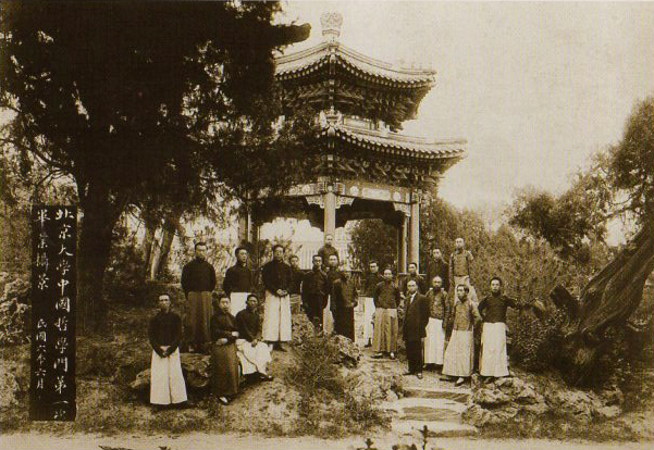 抛弃功名，推行“教育救国”，毛*东泽**誉其“学界泰斗，人世楷模”