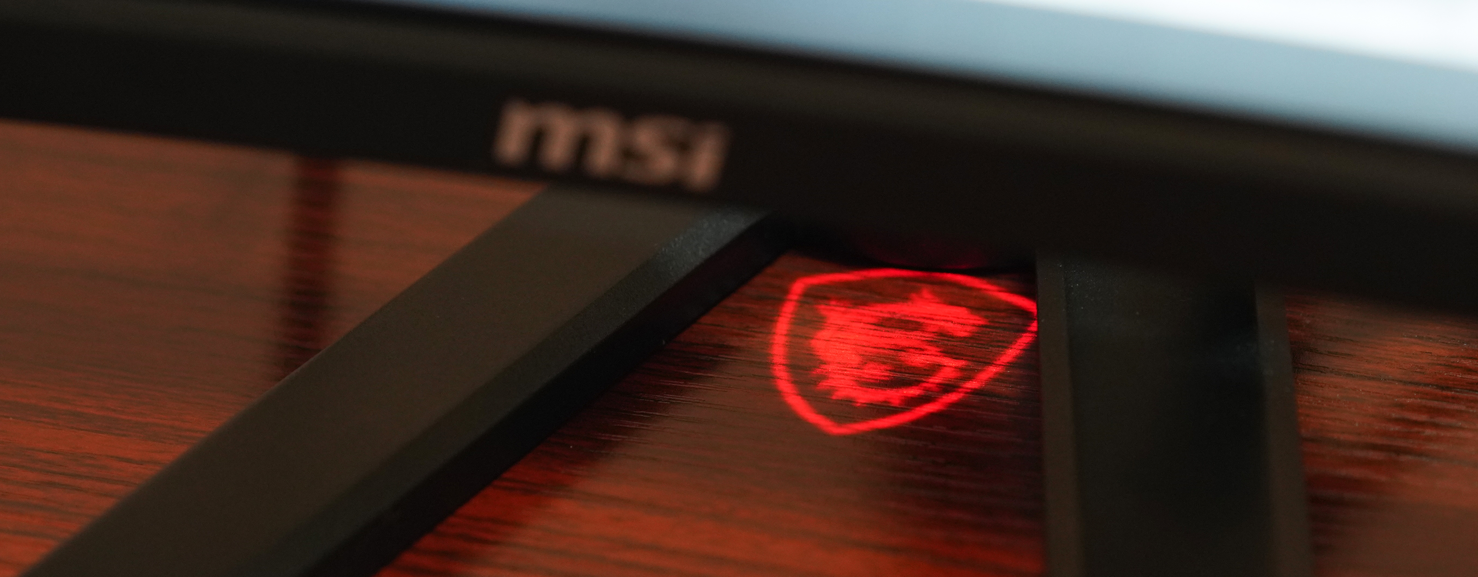 这套花费超过2W的桌面看起来是如此朴素