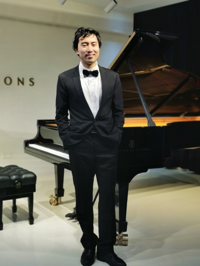 中国最牛钢琴天才,中国4岁钢琴神童成长之路