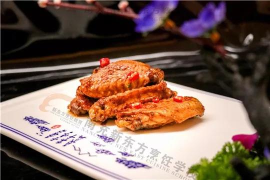 重庆学厨师专业的有哪些学校,云南学厨师专业的有哪些学校