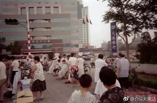 九十年代天津老照片图文,老照片1980年的天津街景