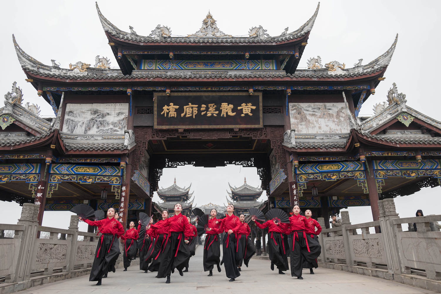 绌哄鐬棿鍙樿韩濂冲叺,绌哄蹇棯鏄ョ鑸┖