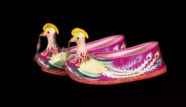 各种各样的手工绣花鞋,手工复古绣花鞋