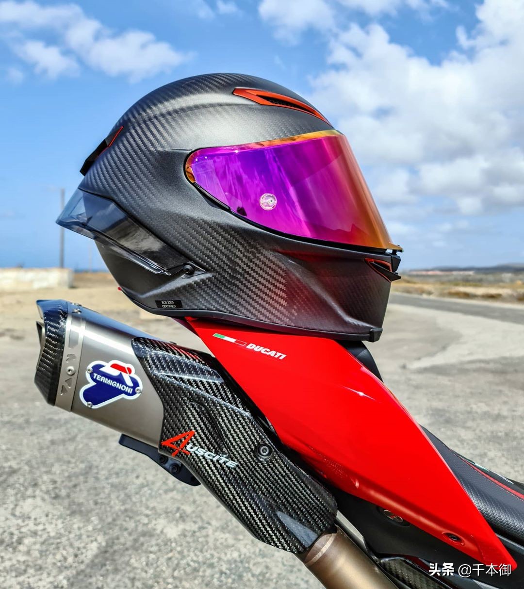 agv头盔pista冰蓝推荐,agv头盔pista彩虹一号