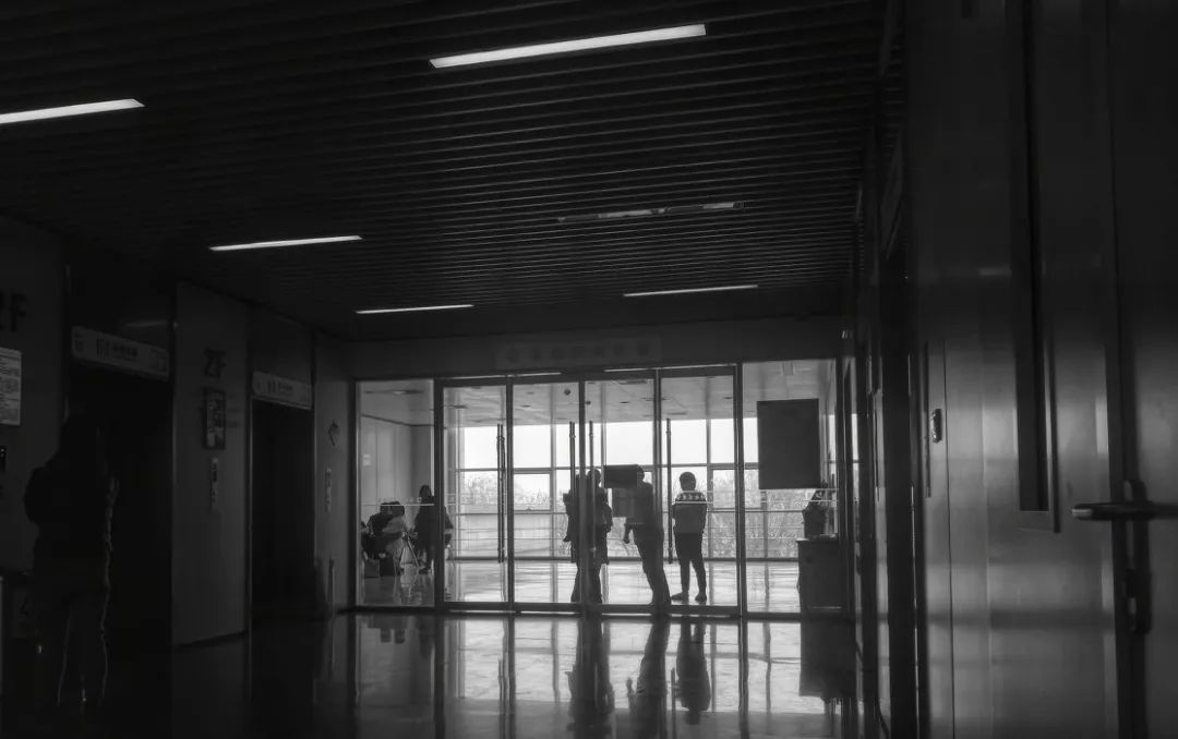 我怀了两个宝宝，只有结束一个的生命，另一个才能活|果壳病人