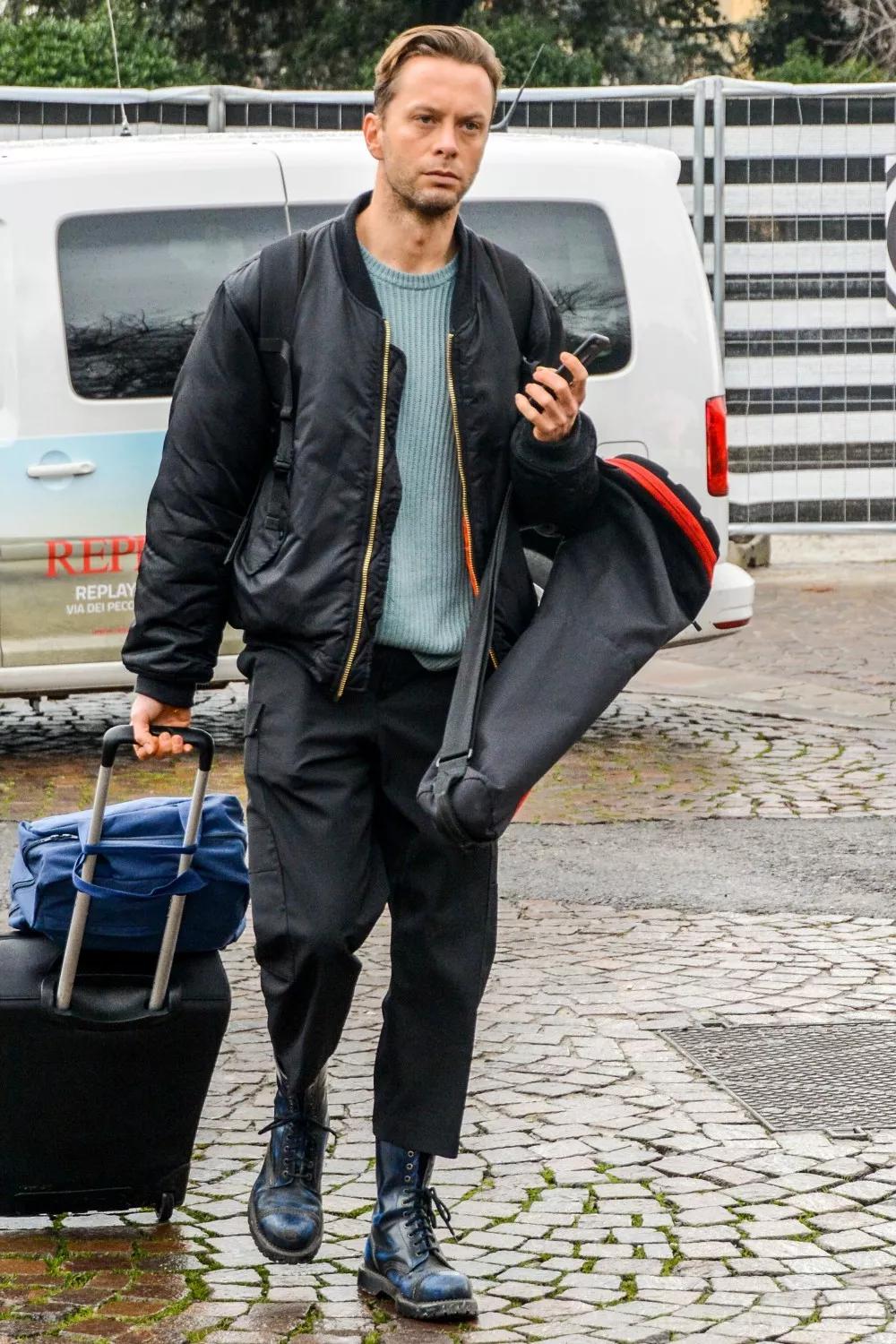 哪款黑色皮靴最好穿,复古白色系皮靴怎么搭配