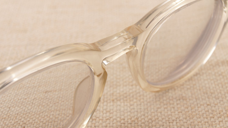 眼镜坏了可以用啥胶粘,眼镜坏了用什么胶粘最好