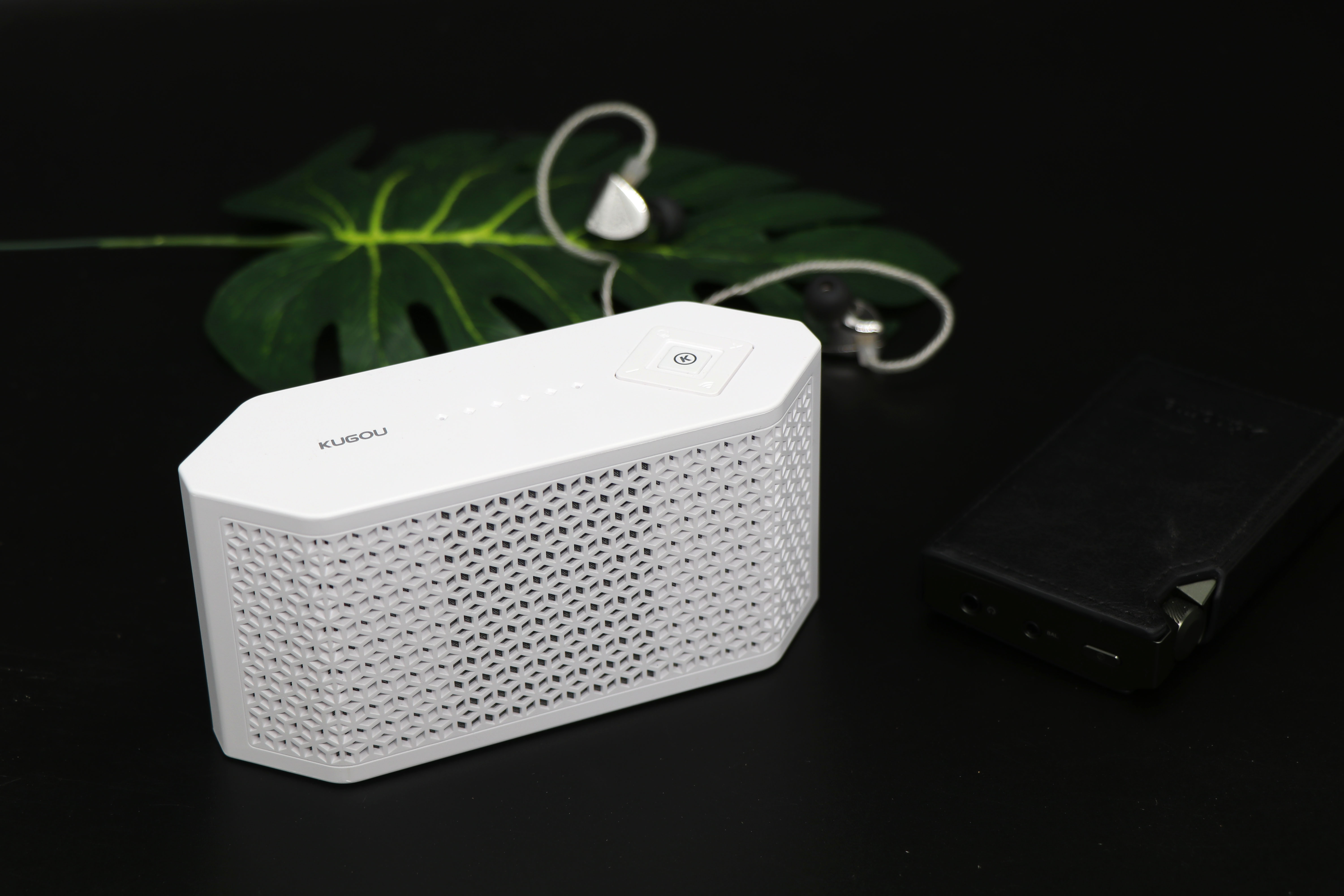 “不仅嗓子好，度量也大”4000万曲库酷狗潘多拉mini音箱评测