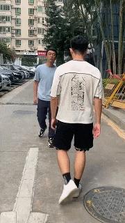 高铁上一位阿姨,高铁40岁老阿姨踢我怎么办