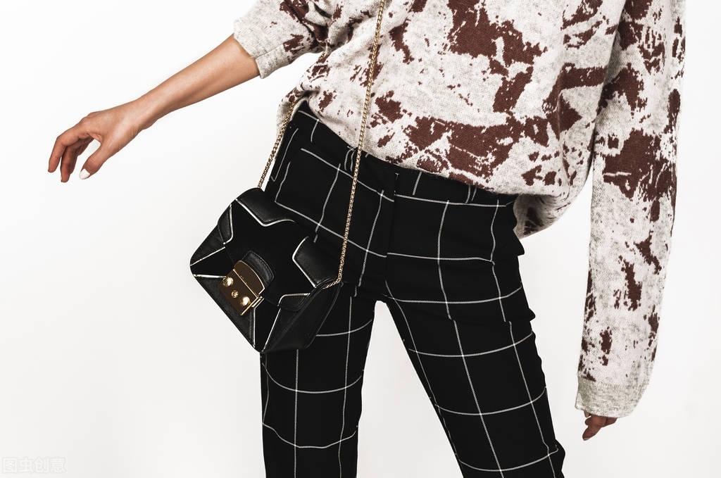 河南俩姐妹服装店,小县城开服装店能净赚20万吗