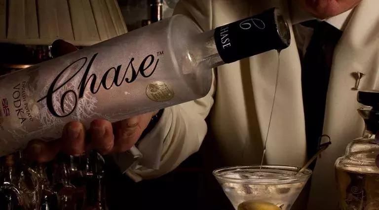 伏特加为什么要兑饮料,伏特加真的是酒精兑水吗