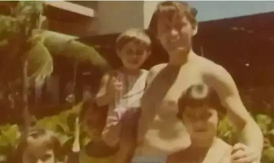 戴15元手表,租一居室,秘密捐出560亿,他真正活出了上帝模样!