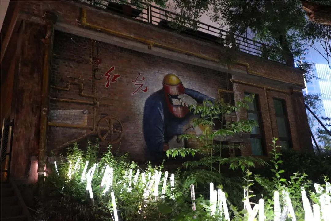 “当当......”快上车，成都的夜生活开始了