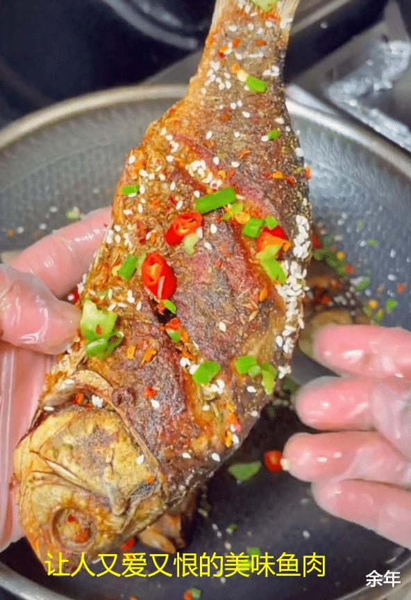 孩子被鱼刺卡住奶奶救了孙女,小孩被鱼刺卡住了哭一会又没事了