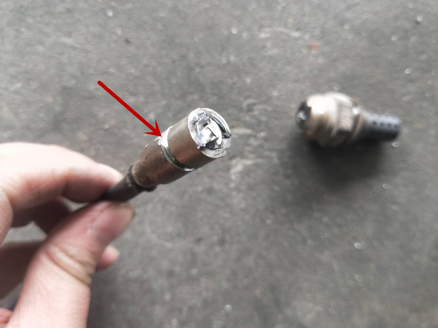 氧传感器故障灯亮消码过一天又亮,故障灯亮显示氧传感器问题