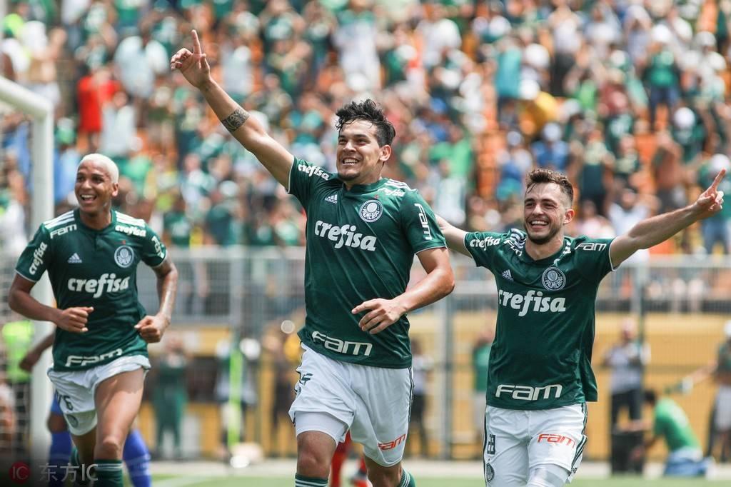 为什么足球总是踢得很高,足球为什么比篮球难