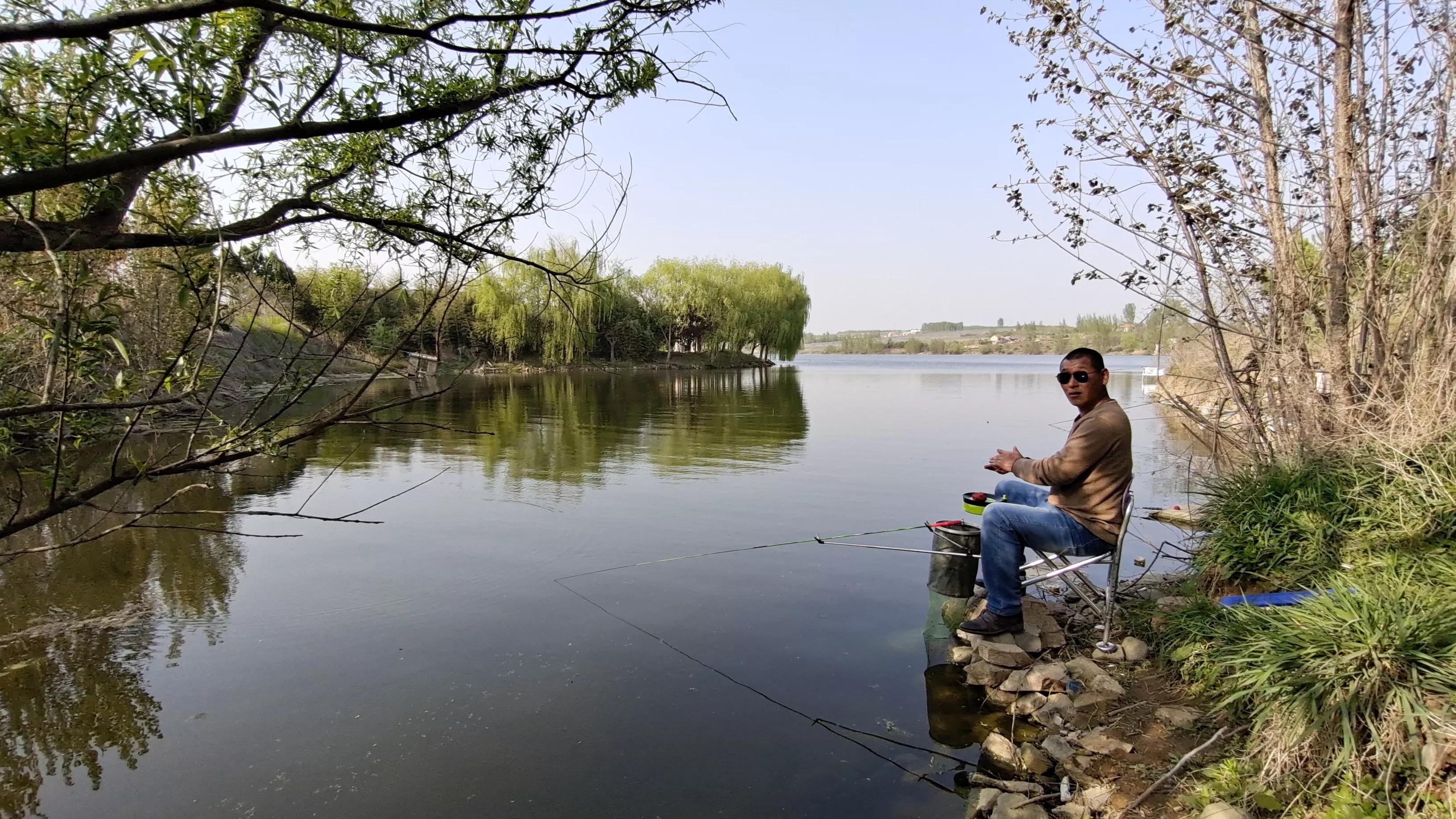 1.0子线遛十斤大鲤鱼,野钓10斤鲤鱼遛鱼技巧