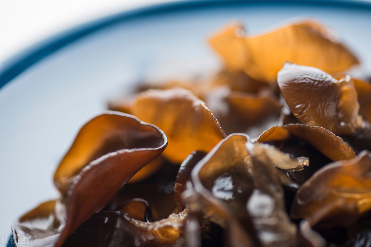 食用碱与小苏打使用上有什么区别,食用碱和小苏打在使用方面的区别