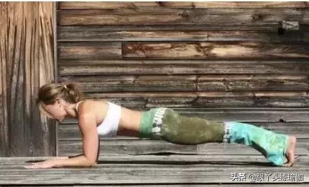 瑜伽练习中如何做到正确“收腹”，启动“核心”力量呢？