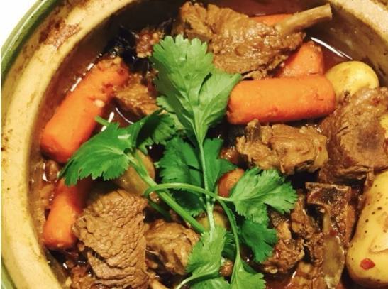 我下班回家，13岁的女儿在家做饭，我往厨房一看，呆住了！