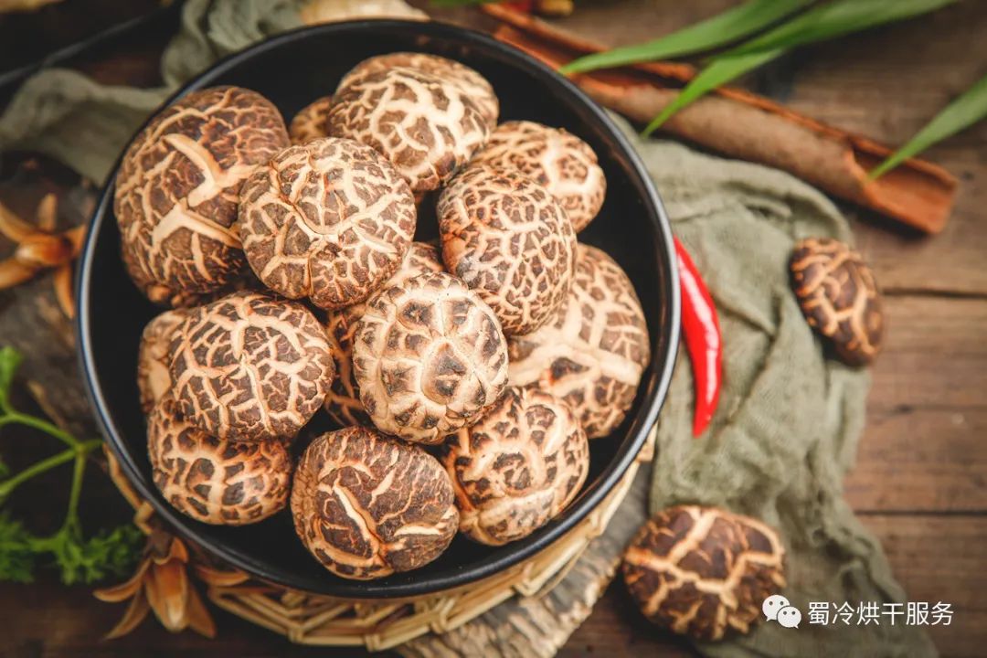 烘干香菇怎么烘才香,香菇柴火烘干好还是机器烘干好
