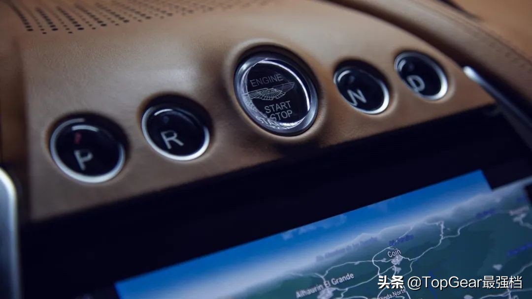 阿斯顿马丁dbx皮卡,邦德阿斯顿马丁