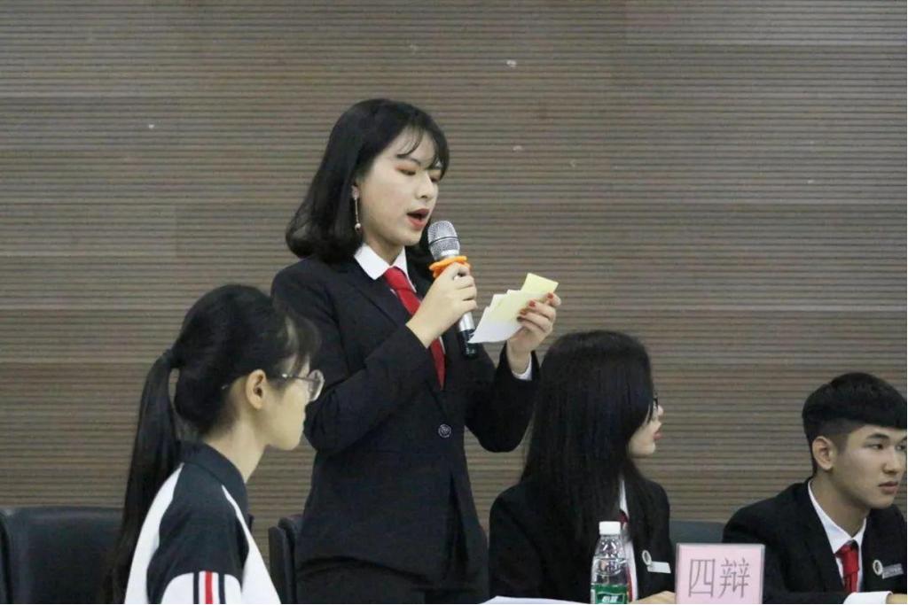 出来就是铁饭碗的八所专科学校,国内的四所好大学