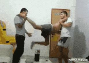 足球搞笑gif网友恶搞,足球恶搞gif
