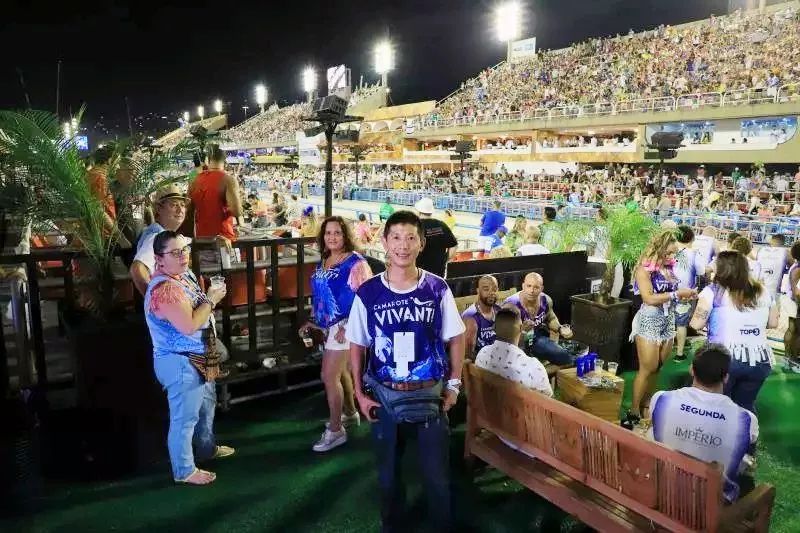 他一人一车环游五大洲，遭连环抢劫，却看见最美的风景