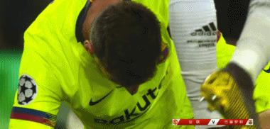 梅西遭1米92猛汉两连撞！倒在地上鲜血直淌，脸上出现3处伤痕