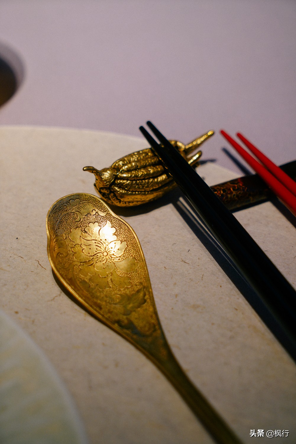 这家北京二环内的粤菜馆，装修获大奖，松板肉、乳鸽、罗氏虾惊艳