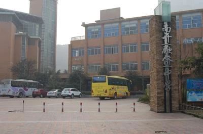 重庆小学费用到底多少钱,重庆的小学凭什么这么贵