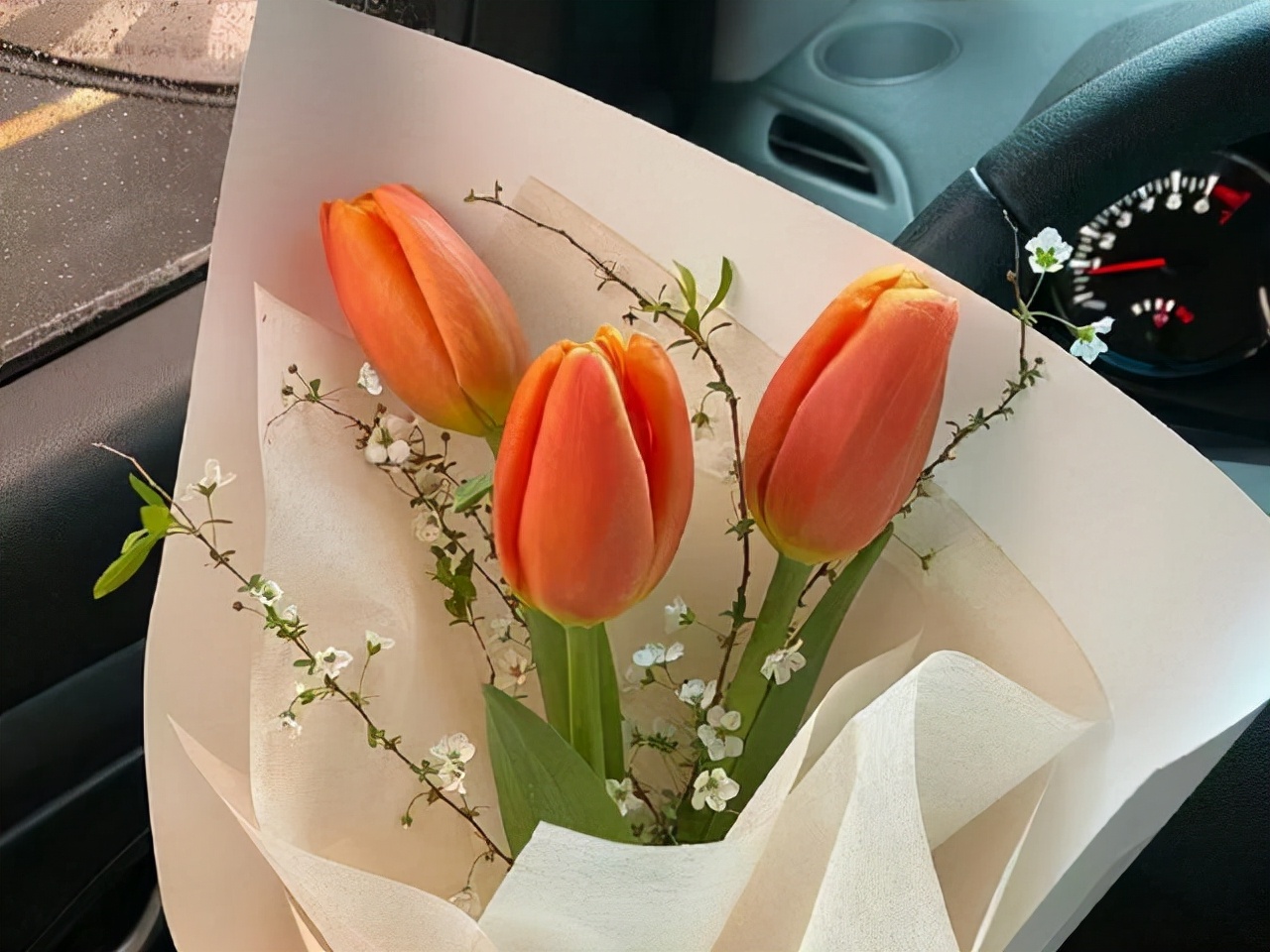 互相暗恋的两个人，会有这些“心有灵犀”