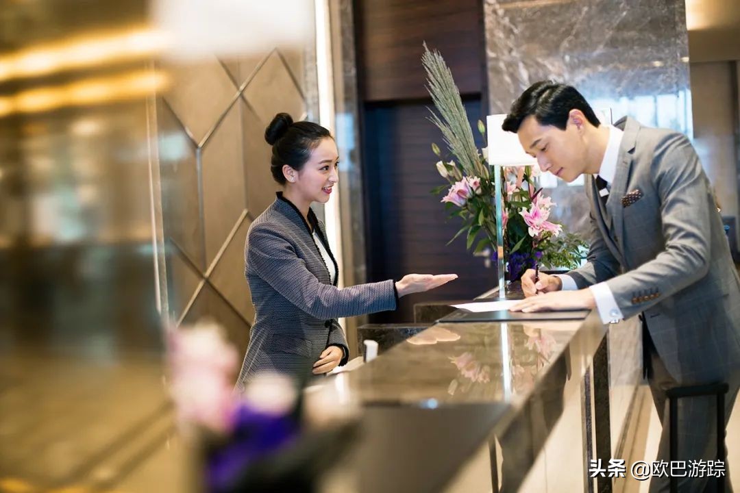 魔都四叶草洲际酒店，享缤纷自助大餐，国庆畅玩快闪啤酒节