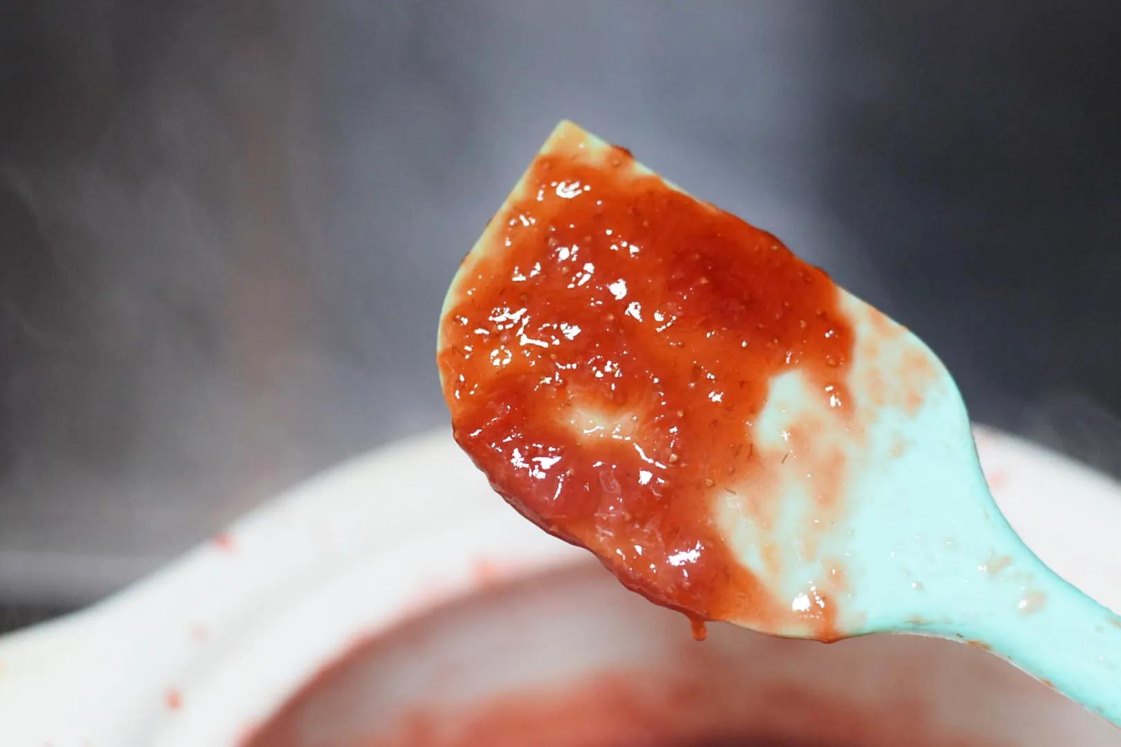 草莓酱怎么熬制保存久,草莓酱怎么熬制储存时间长