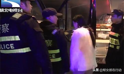 一锅端！卖淫团伙公开发招嫖信息，男女赤身裸体现场曝光.