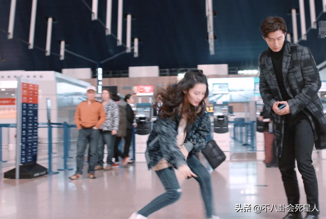 集齐霸道总裁、带球跑桥段,李沁压了4年的“狗血剧”开播就被嘲