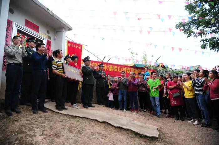 北流三等功现役军人送喜报,喜报我县两名现役军人荣获三等功