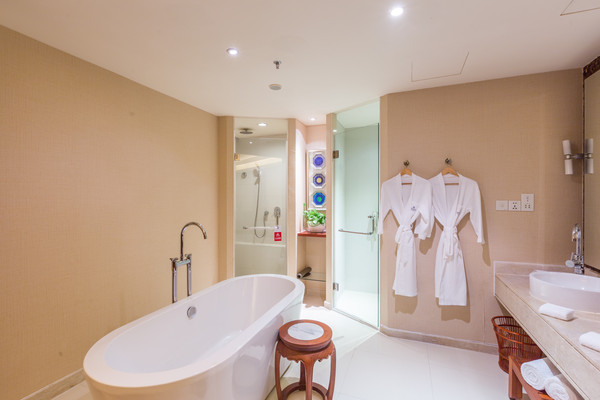 三亚亚龙湾华宇度假酒店在哪个区,亚龙湾华宇度假酒店是几星的