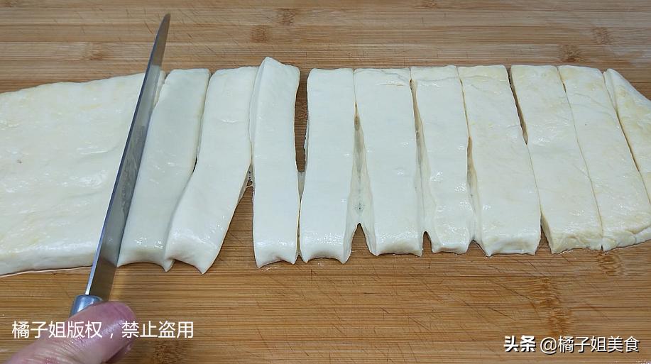 健康油条的制作方法视频,大油条做法和配方的全过程